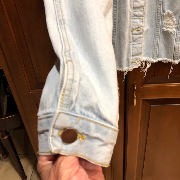 Pretty Little Thing distressed denim jacket size L - Picture 9 of 11